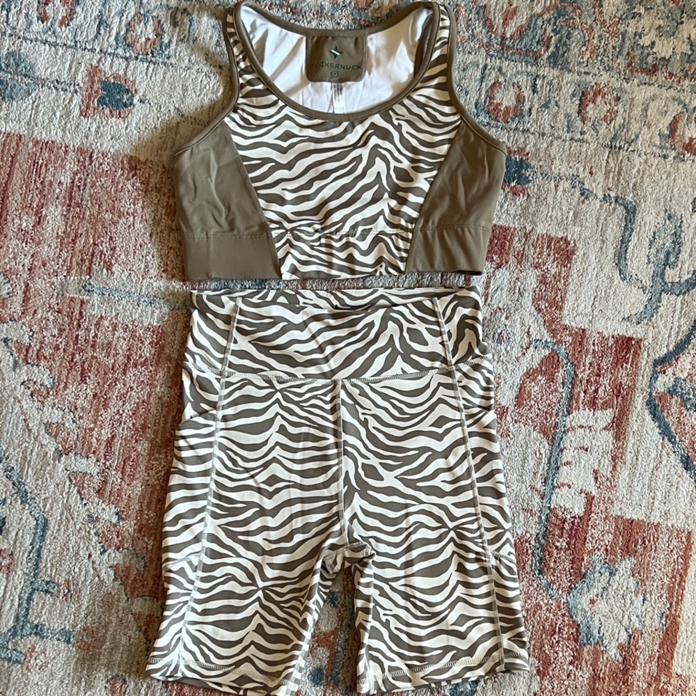 Tuckernuck Tan Zebra Print Athletic Set Size Small